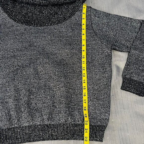 Vintage BFA Classics Metallic Shimmery Silver & Black Turtle Neck Sweater Size M - Picture 7 of 8